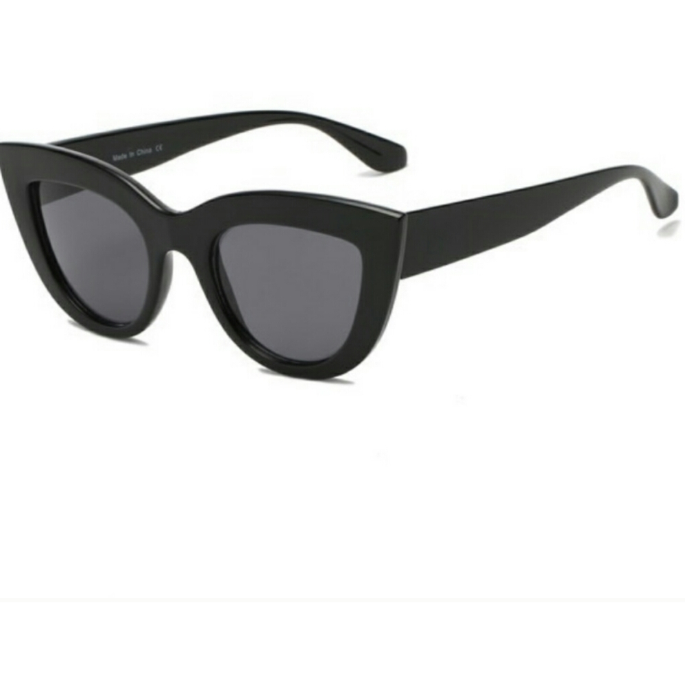 Black Cat Eye Sunglasses. - Picture 2 of 6